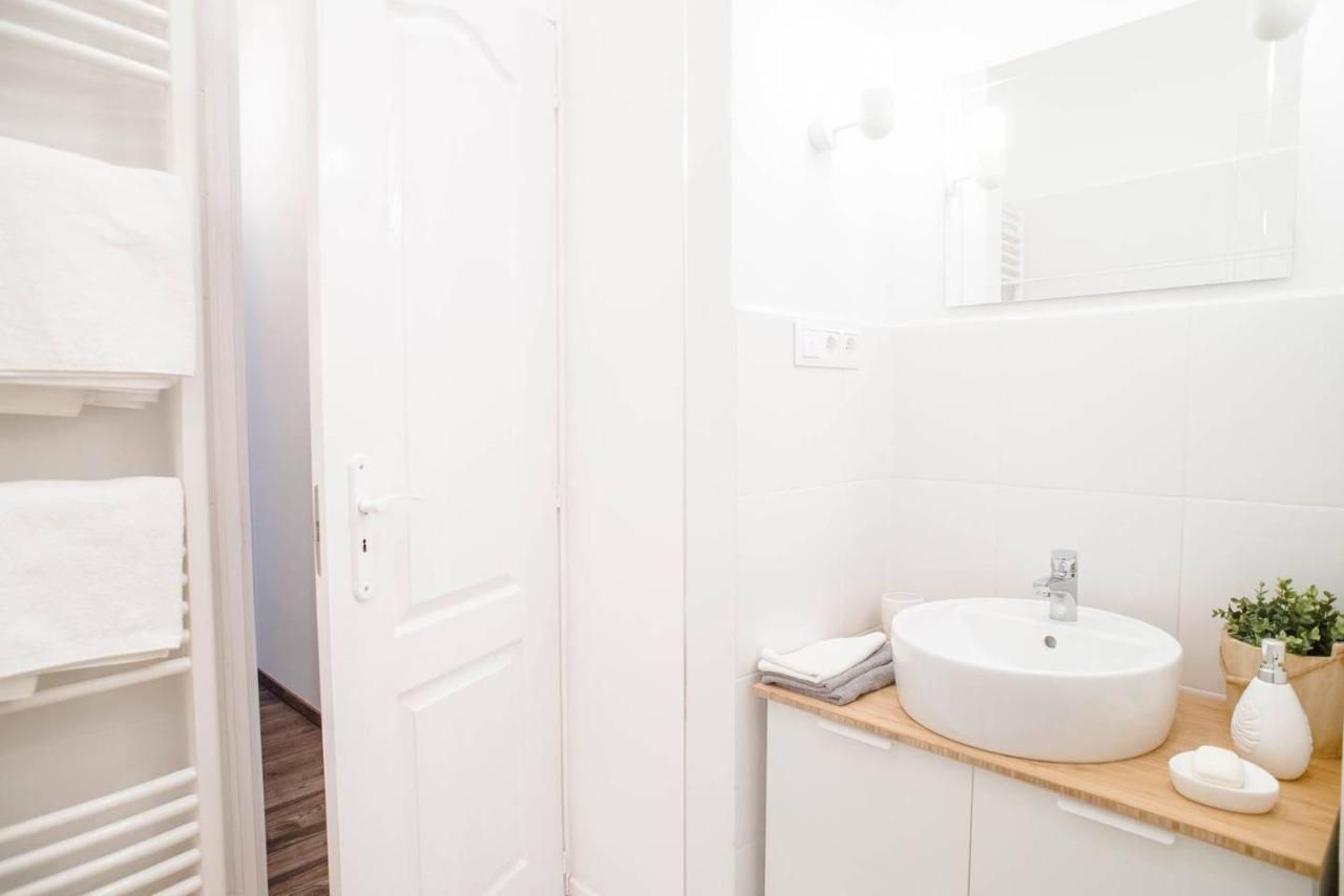 Comfy, Renewed 3 Bedroom Apt In Center Budapest Exterior foto