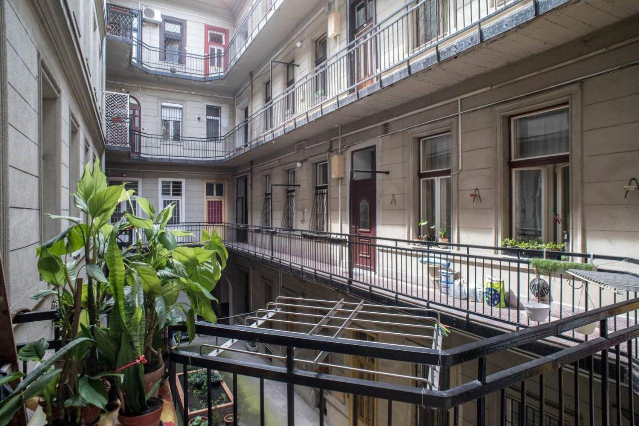 Comfy, Renewed 3 Bedroom Apt In Center Budapest Exterior foto